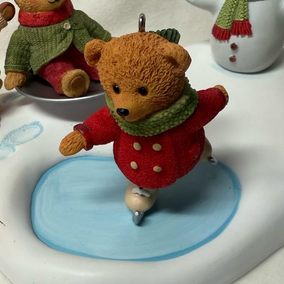 Hollyday Hill Snow Scene Hallmark Ornaments and display base - Picture 11 of 16